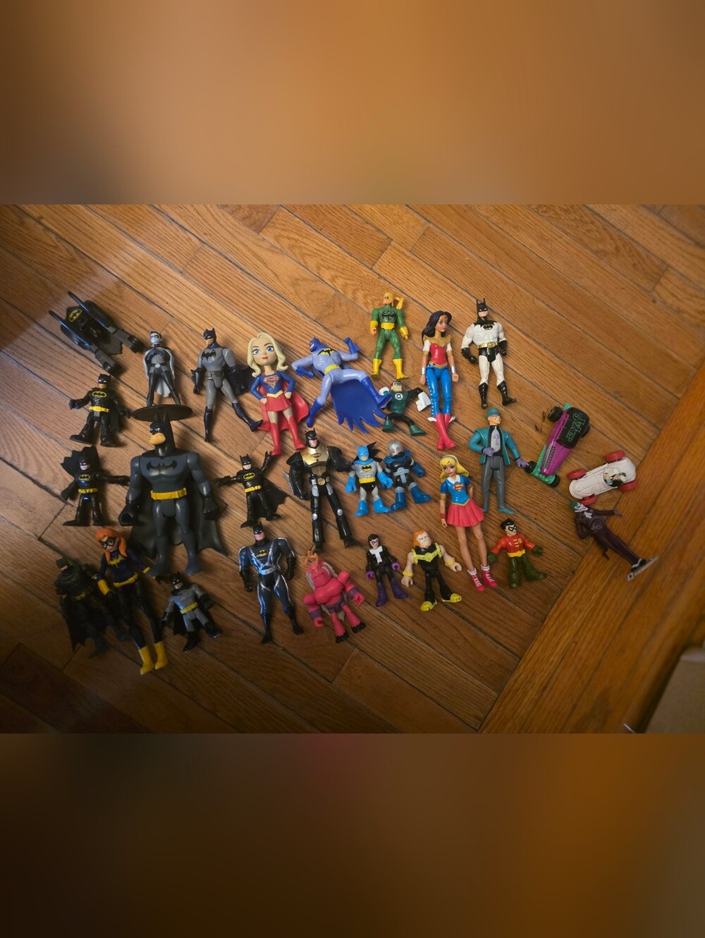 Lot X30 DC Action Figures Batman, Supergirl, Joker, Huntress, Batgirl, Mr Freeze